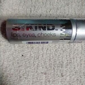 Wet n wild 3 of a kind lips eyes cheeks 729 rose rodeo drive